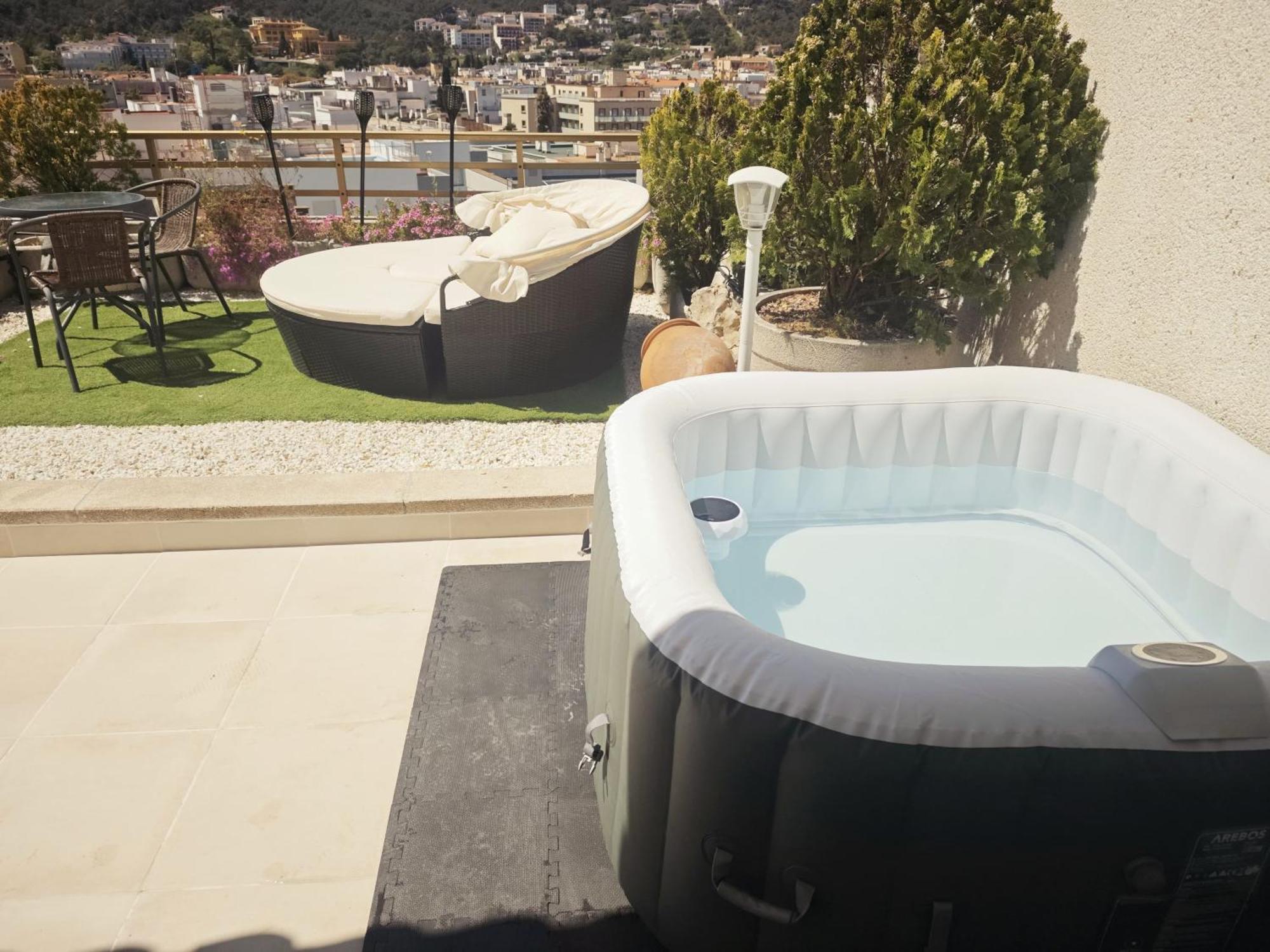 Apartment Luna With Jacuzzi, 5mins Walking To The Beach, Sea And Castle View Big Terrace Tossa de Mar