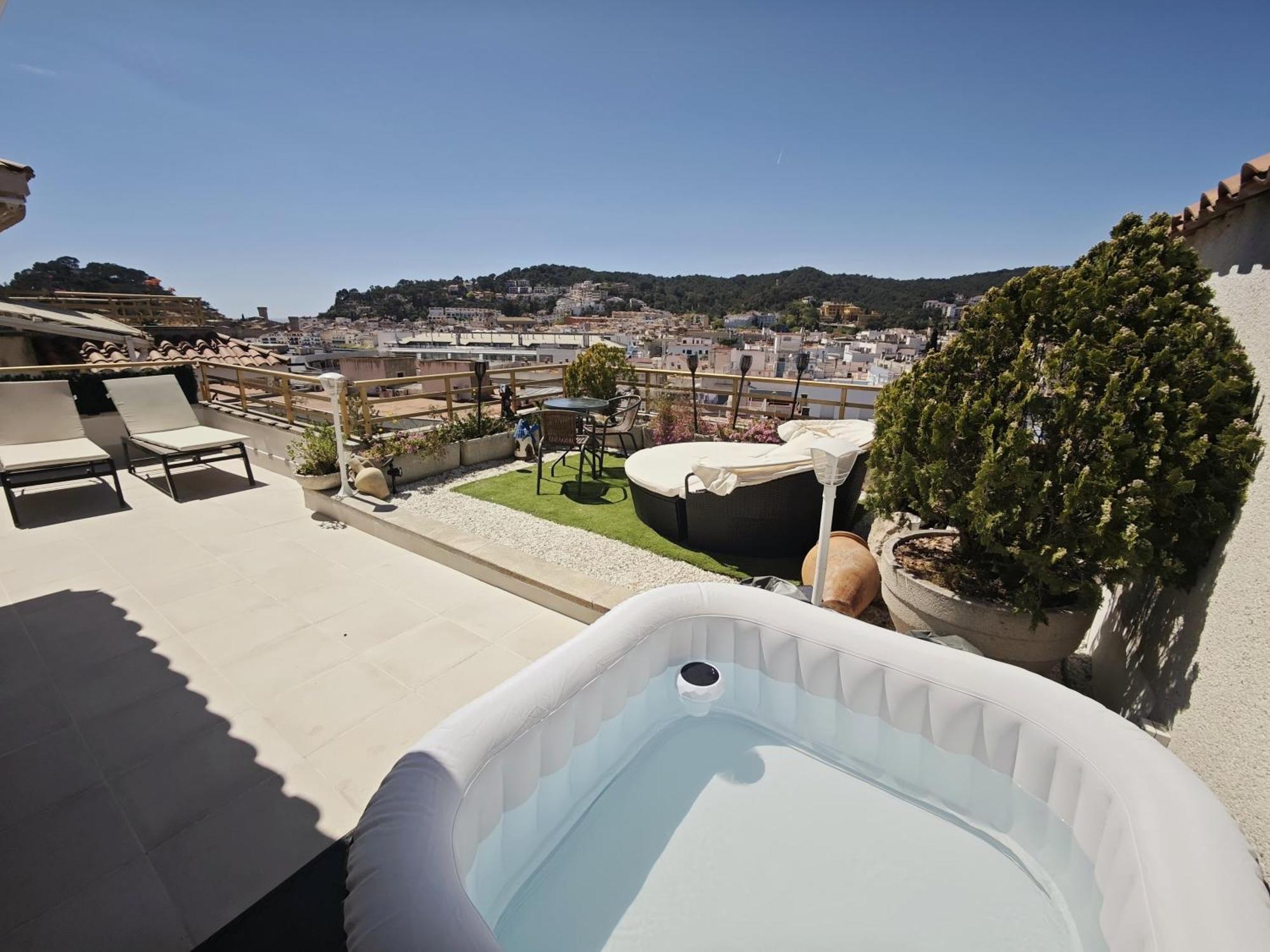 Luna With Jacuzzi, 5mins Walking To The Beach, Sea And Castle View Big Terrace Apartment *