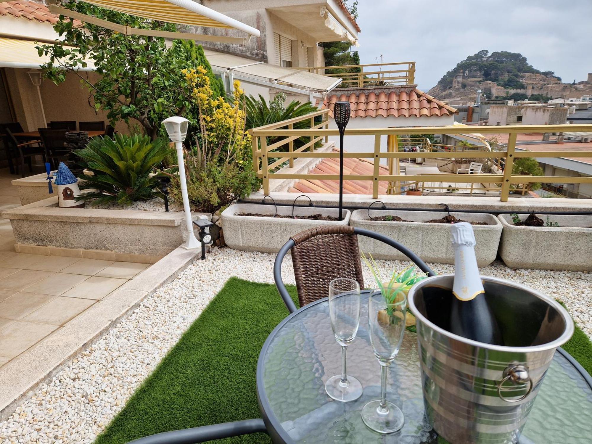 Apartament Luna With Jacuzzi, 5mins Walking To The Beach, Sea And Castle View Big Terrace *