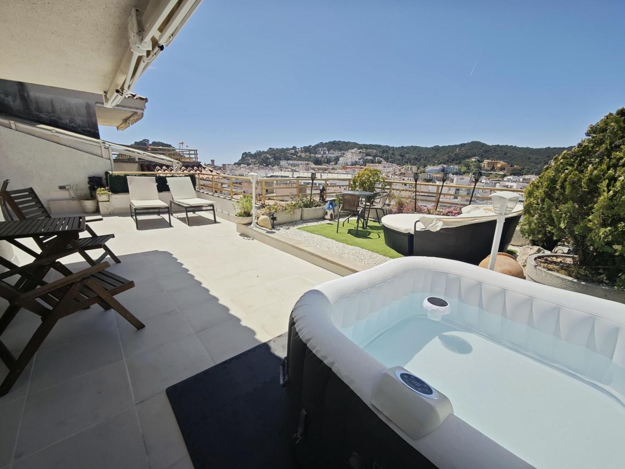 Luna With Jacuzzi, 5mins Walking To The Beach, Sea And Castle View Big Terrace *