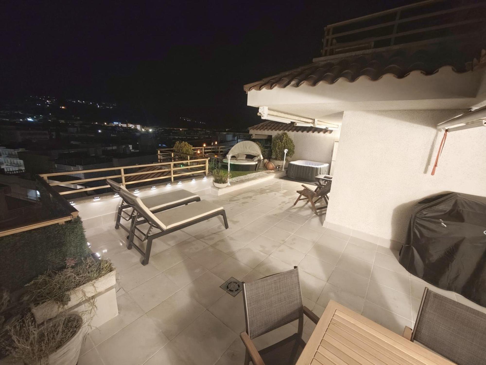 Luna With Jacuzzi, 5mins Walking To The Beach, Sea And Castle View Big Terrace * Tossa de Mar